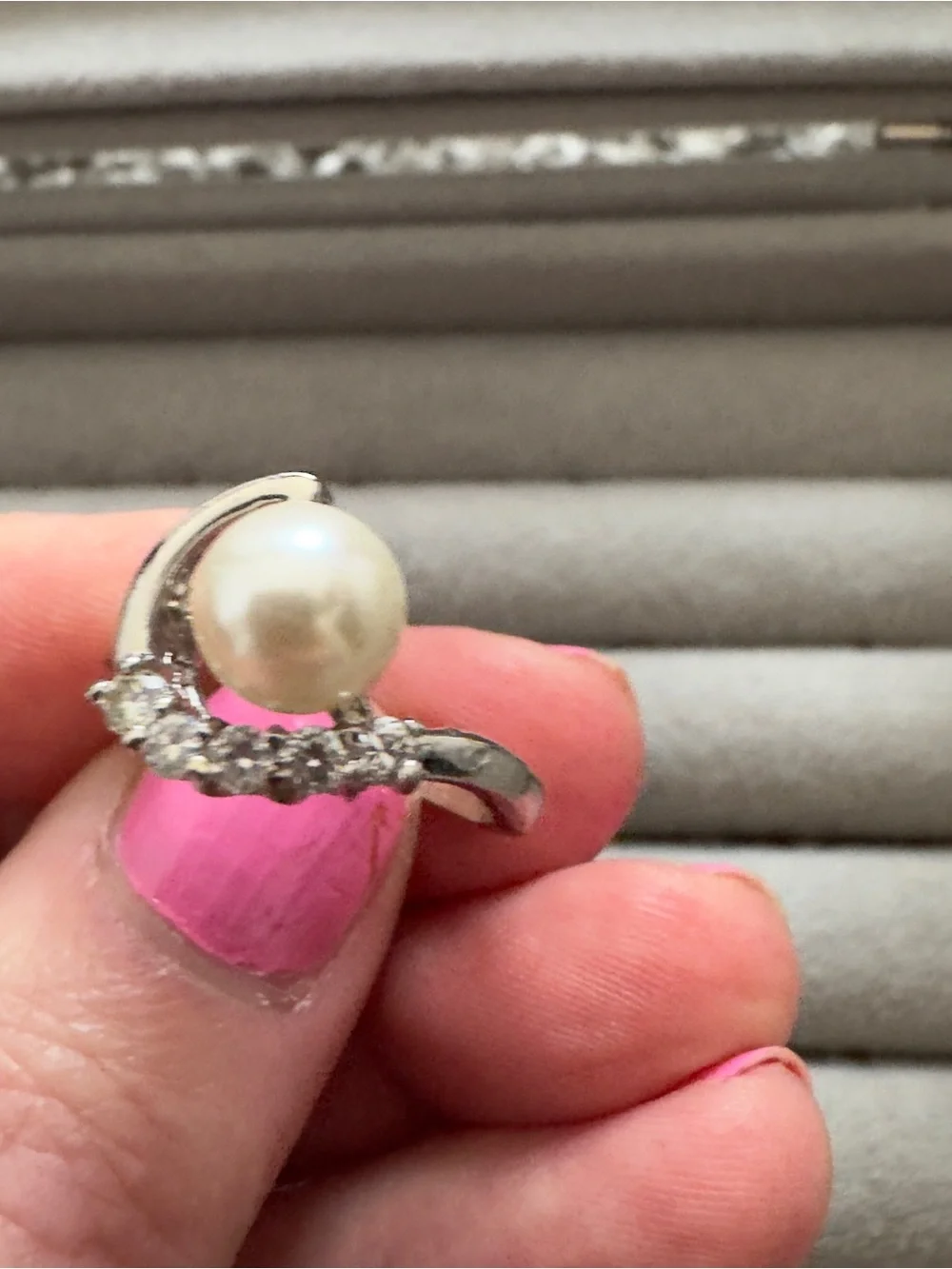 Elegant Pearl and Cubic Zirconia Silver Ring - White Pearl